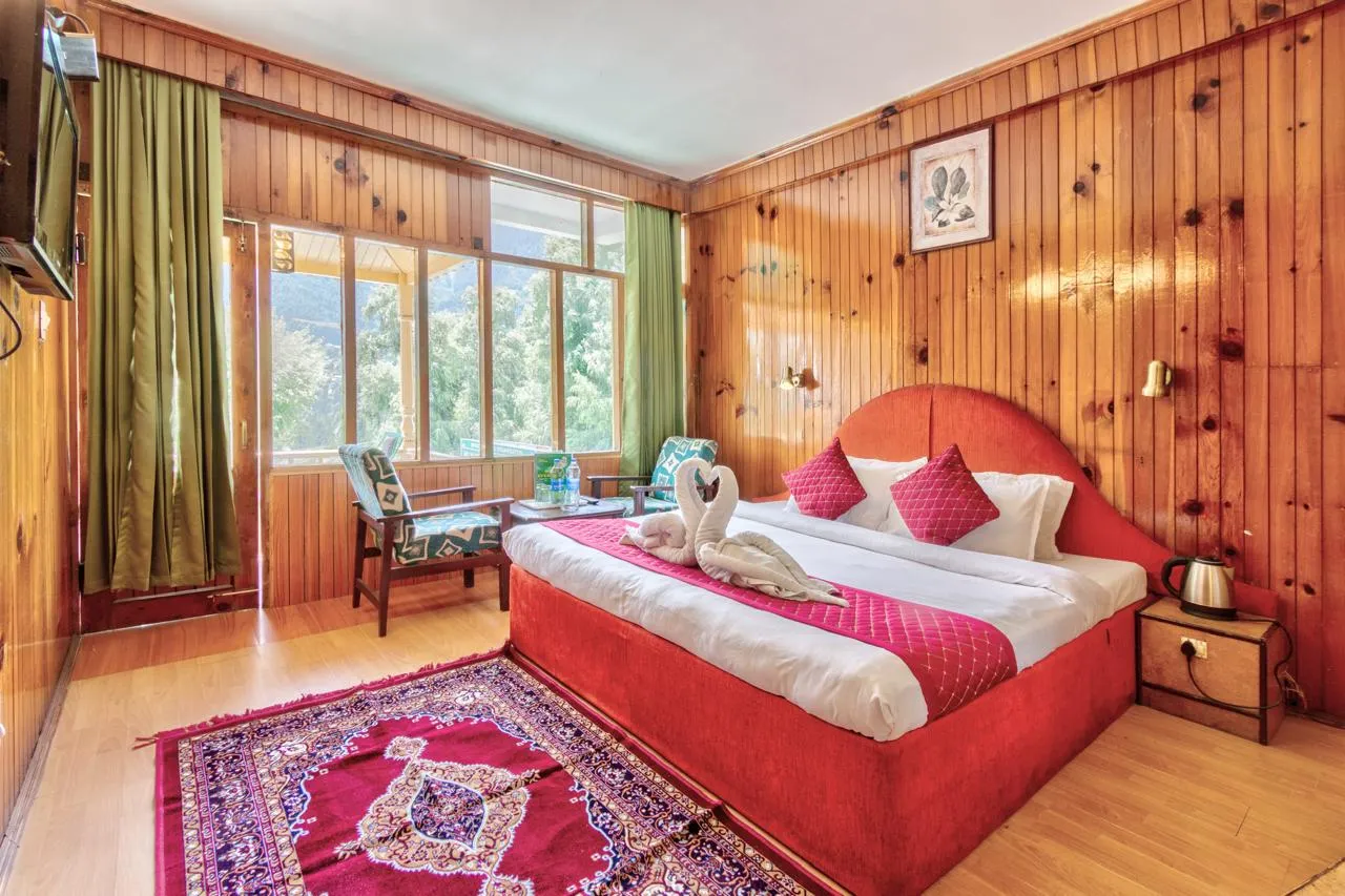 Luxury Room (Private Balcony With Mountain View).