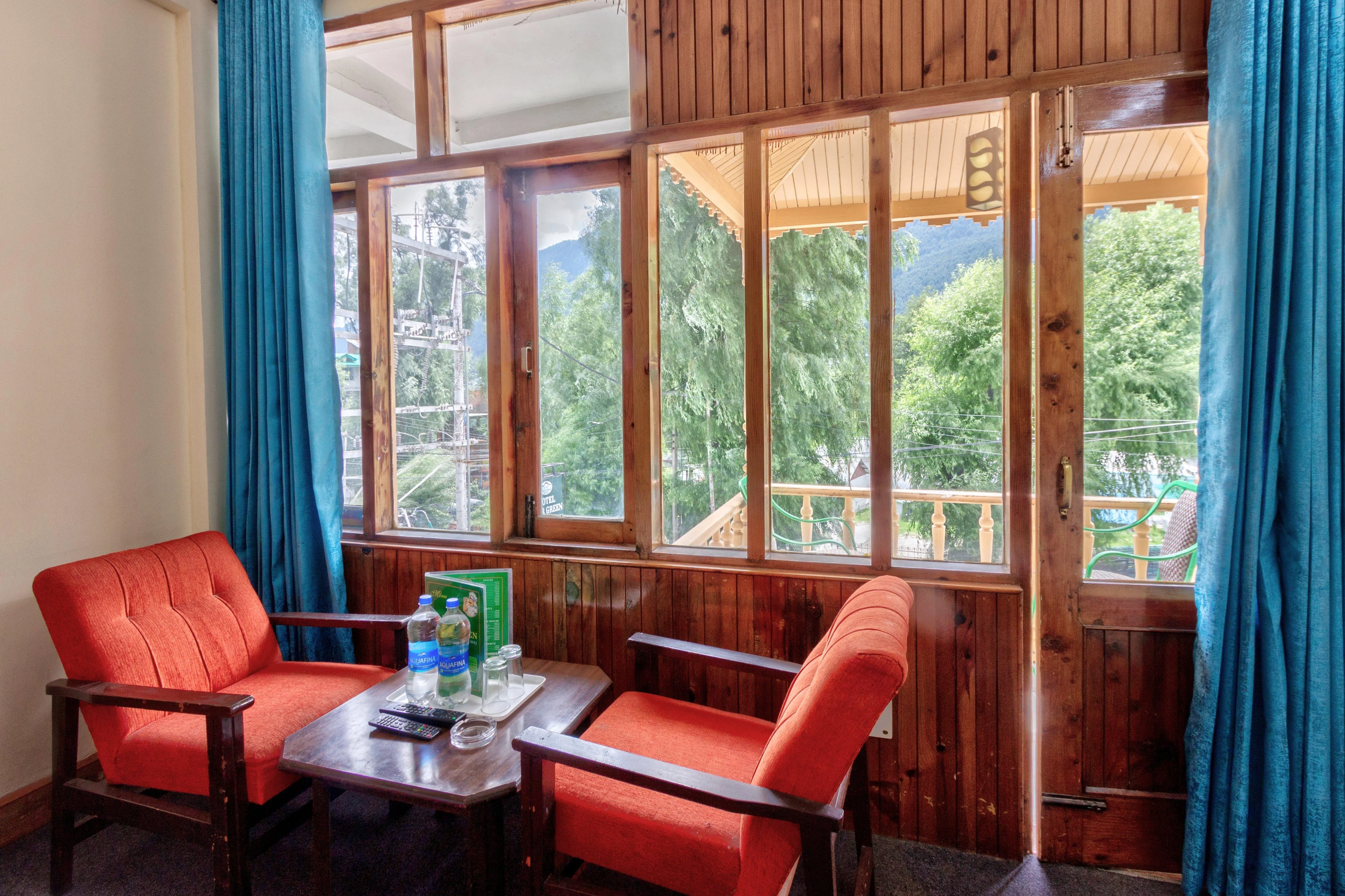 Luxury Room (Private Balcony With Mountain View).